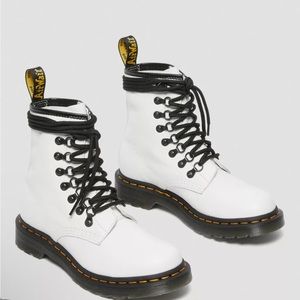 White Dr Martin boots size women’s 7